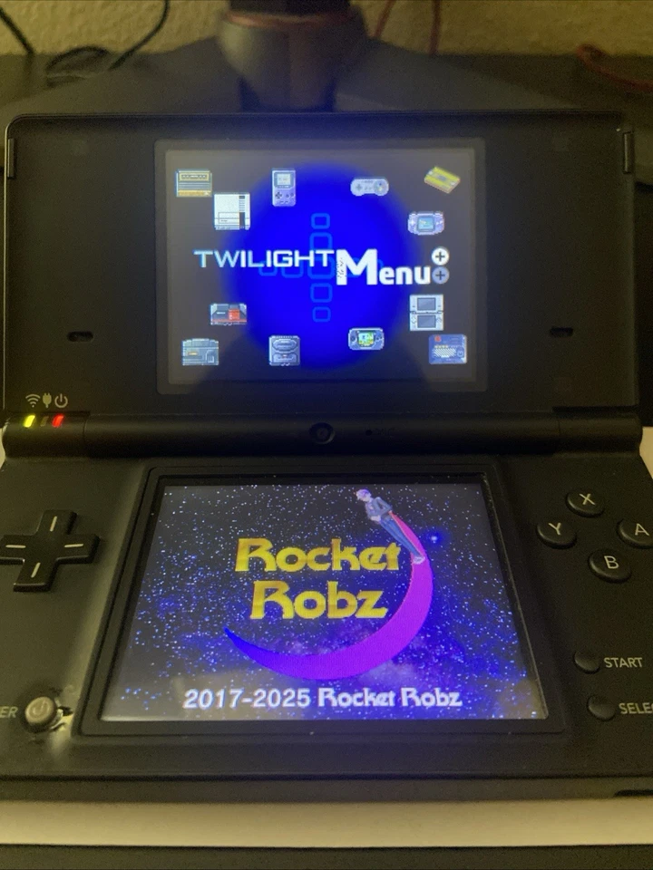 Consola portátil Nintendo DSi Pokémon Reshiram Zekrom negra edición limitada solamente Foto 4 de 4