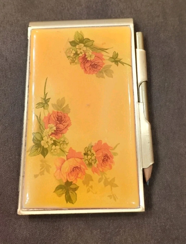 Mini libreta de direcciones vintage, floral y dorado con cierre de lápiz sin escribir. Foto 2 de 4