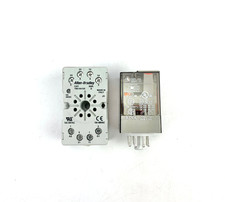Allen Bradley 700-HA32A1 Ser. D Relay With Socket Base 700 HN100 (LOT OF 2)