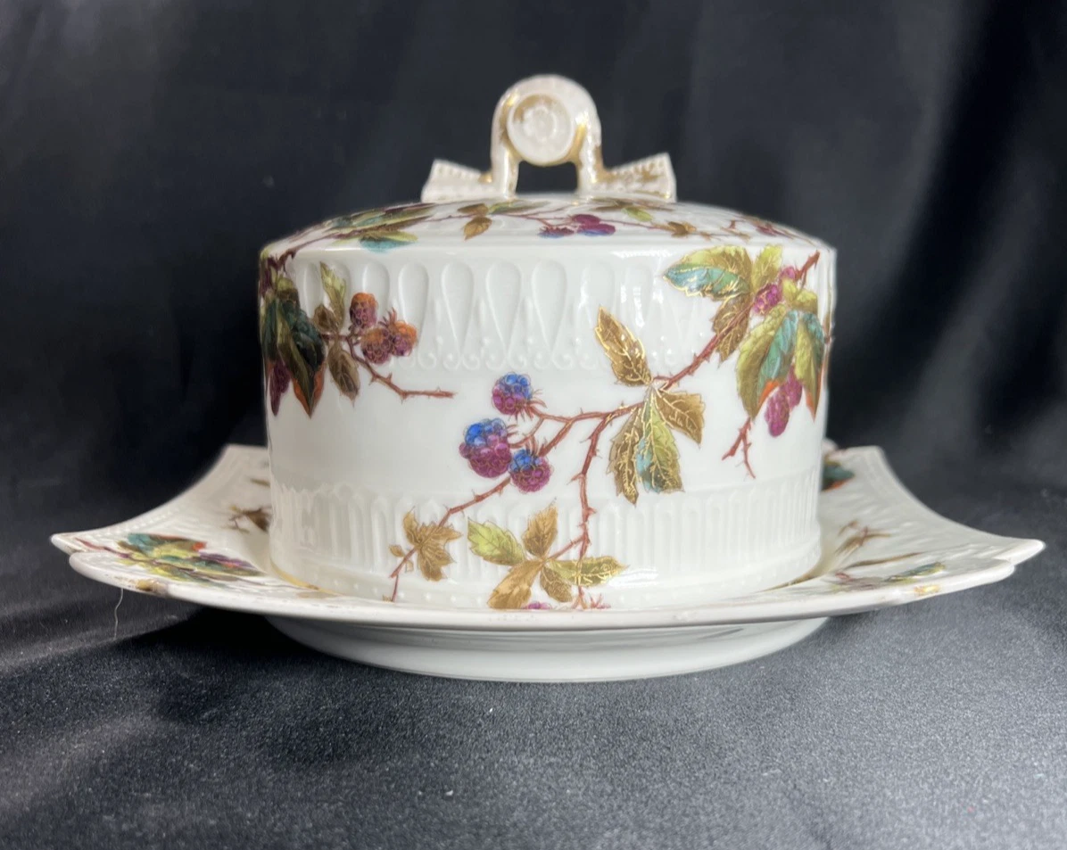 Unique CFH/GDM Haviland Limoges Round Covered Butter Dish Floral & Gold 2-piece
Opens in a new windo