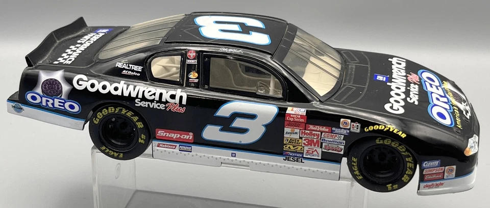NASCAR Dale Earnhardt #3 Oreo GM Goodwrench 2001 Monte Carlo Hasbro Foto 3 de 4