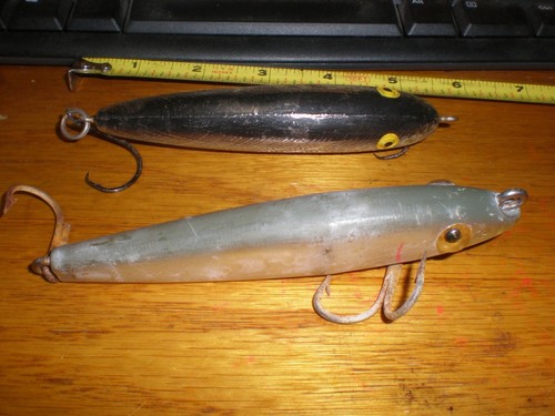 2 LOT VINTAGE SALTWATER SURF PLUG STRIPER FISHING LURE TACKLE BOX FIND FREE SHIP - Picture 4 of 4