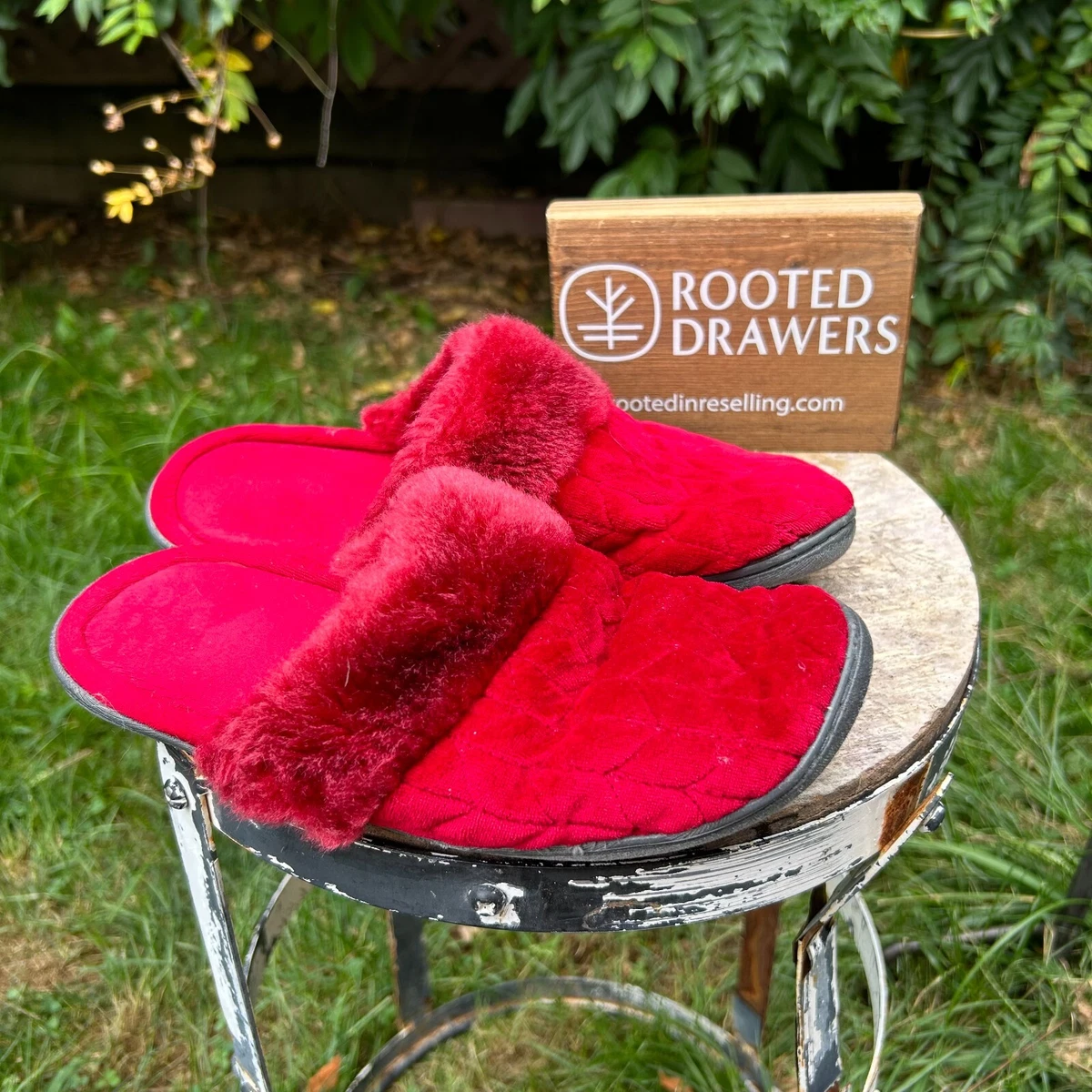 Red isotoner slippers shop