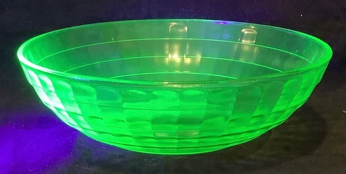 Vintage Anchor Hocking "Block Optic" Green Uranium Glass Serving Bowl  8”