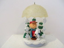 PEANUTS  HALLMARK LIGHTED ORNAMENT - CHRISTMAS HUGS