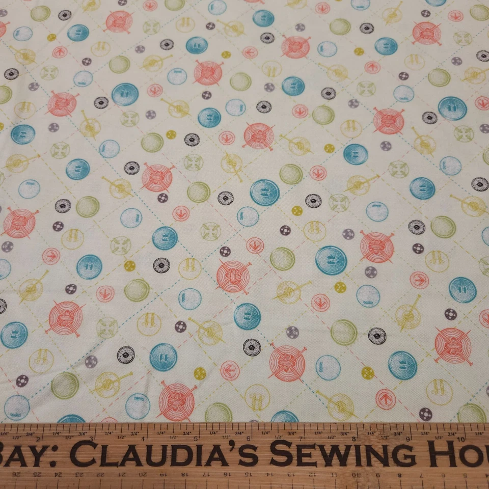 The Dressmaker Collection POR Amy Barickman Rojo Gallo Botón Verde Pálido Foto 2 de 3