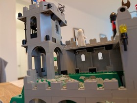 LEGO Castle: King's Mountain Fortress (6081) 99% Complete with/ Box And Manual