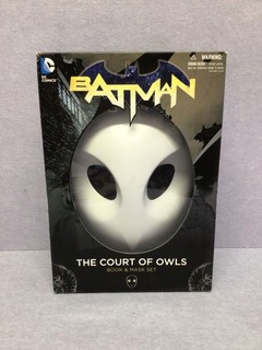 DC Batman the court of owls mask and book IOB T6301