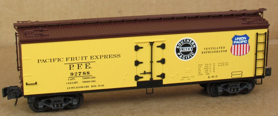 K-Line K742-2111 UP/SP PFE/Pacific Fruit Express Wood-Sided Reefer Car O-Gauge - Image 2 of 4