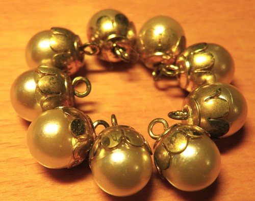Boutons De Col Anciens En Métal Argenté Avec Perle Fantaisie - Paire Du XIXe Siècle