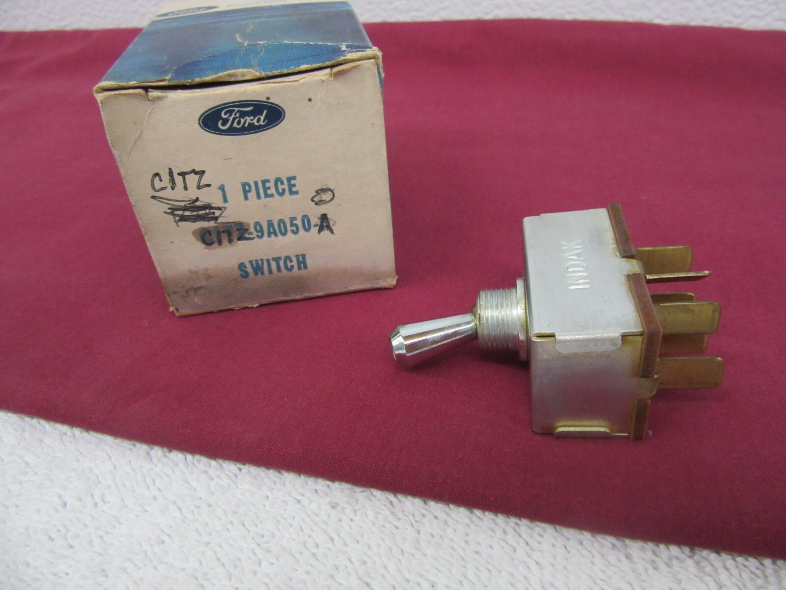 NOS 1963 1964 F700 F800 Truck Fuel Tank Selector Switch C1TZ9A050A