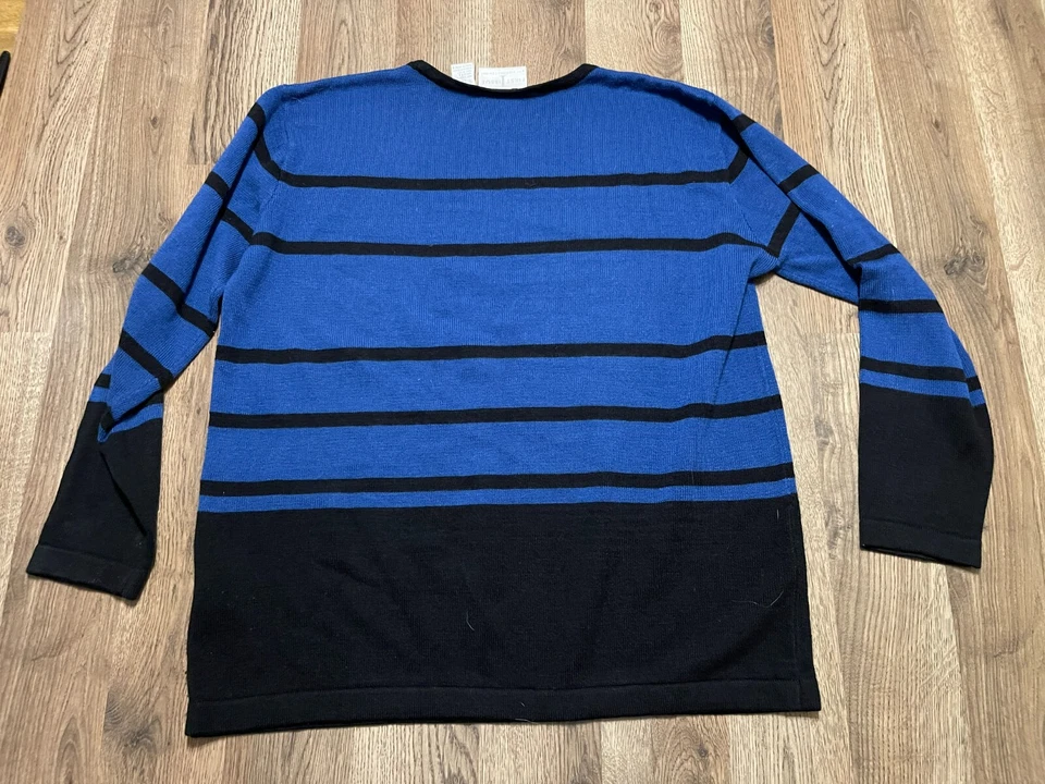 Camisa Primera Edición, Mujer Mediana, Azul Negro, Rayas, Manga Larga, Cuello Redondo Foto 2 de 4