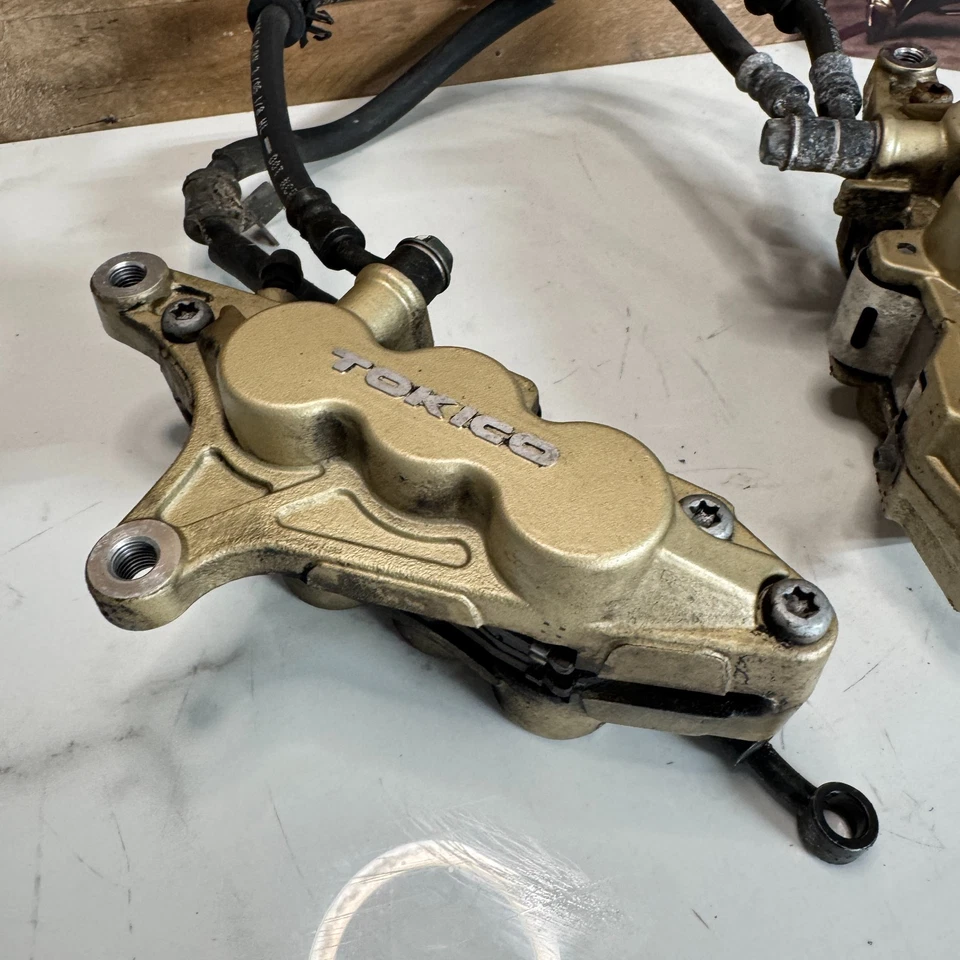 2005 01-07 Suzuki Hayabusa GSX1300 Front Brake Caliper Left Right Pad Pair Set - Image 2 of 4