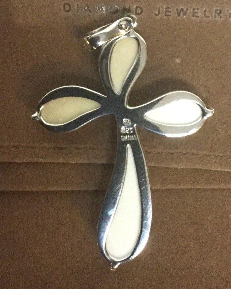 Cruz Affinity de Ley, Vidrio Blanco con 83 Diamantes Cruz con Caja y Bolsa Foto 3 de 4