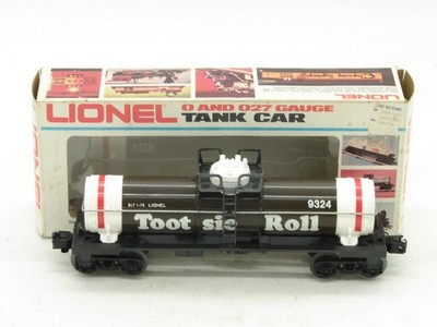 Lionel O Gauge 6-9324 Tootsie Roll Tank Car with Box Very Nice Condition