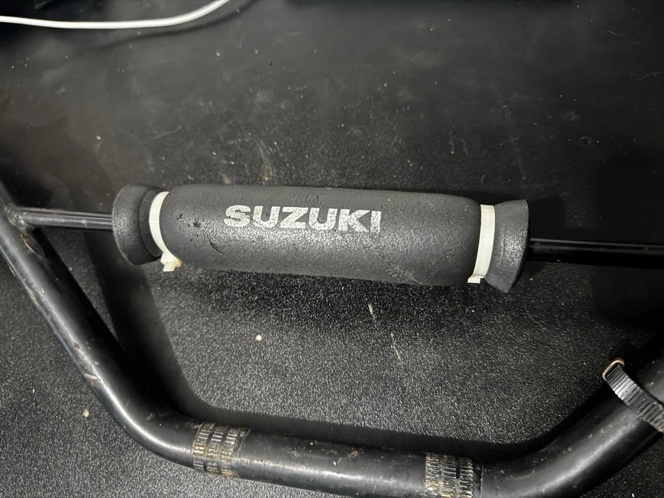 Manillar original Suzuki DR370 1978 con palanca de freno OEM y cojín central Foto 4 de 4