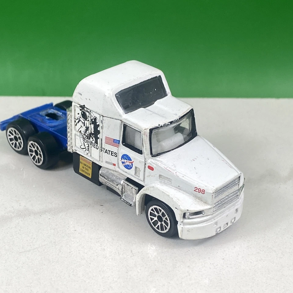 Remolque de camión y transporte de colección RealToy NASA Foto 3 de 4