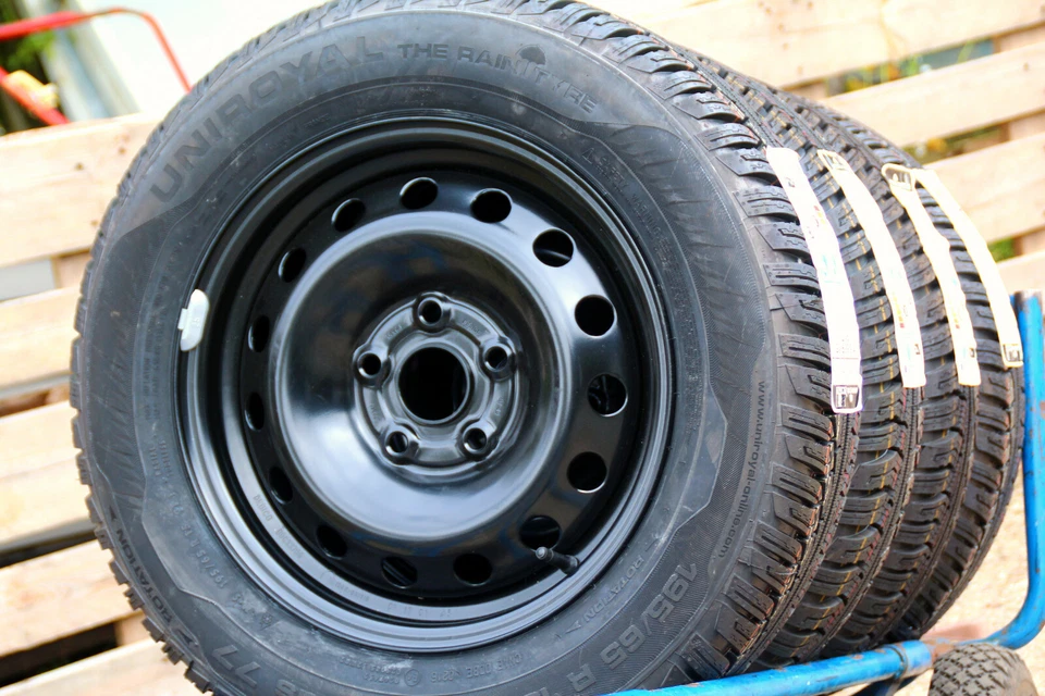 4x Winterräder VW POLO 9N SKODA FABIA SEAT IBIZA 6L 165/70 R14 UNIROYAL Reifen ◄ - Bild 3 von 4