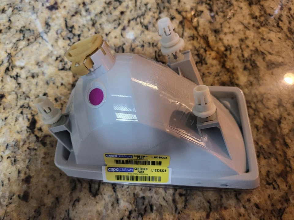 SILVERADO PASSENGER SIDE FOG LAMP 2007-2013 NEW AFTERMARKET 22872763 - Image 2 of 3