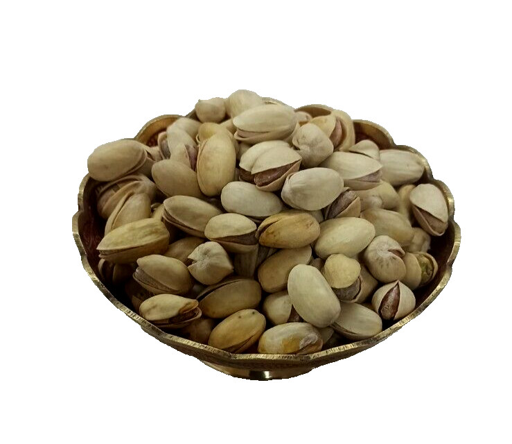 Nueces saladas y pistacho recién tostado hecho a mano en Tierra Santa