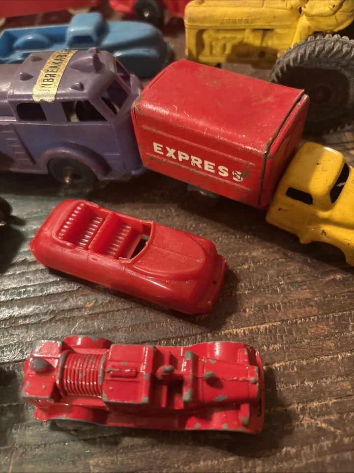 11 COCHES VINTAGE DE PLÁSTICO Y HIERRO FUNDIDO CAMIONES JUGUETES RENWAL + CASTAÑO ROJIZO + SUJETADOR + MÁS Foto 4 de 4