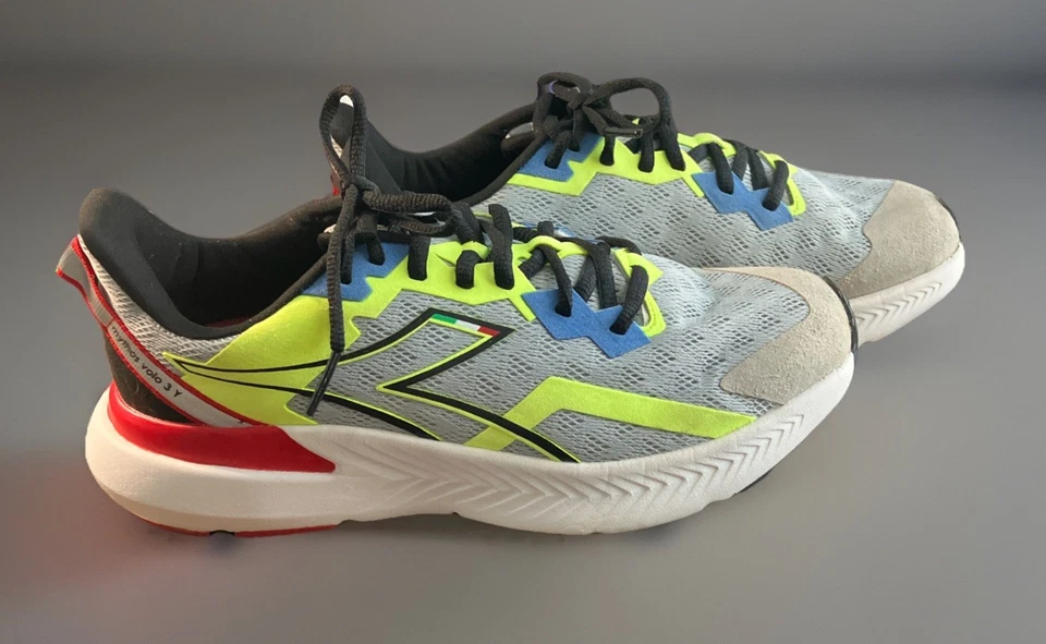 Zapatillas Casu diadora Mythos Volo 3 con cordones M 5 W 6,5 negras, grises, rojas, amarillas Foto 2 de 4