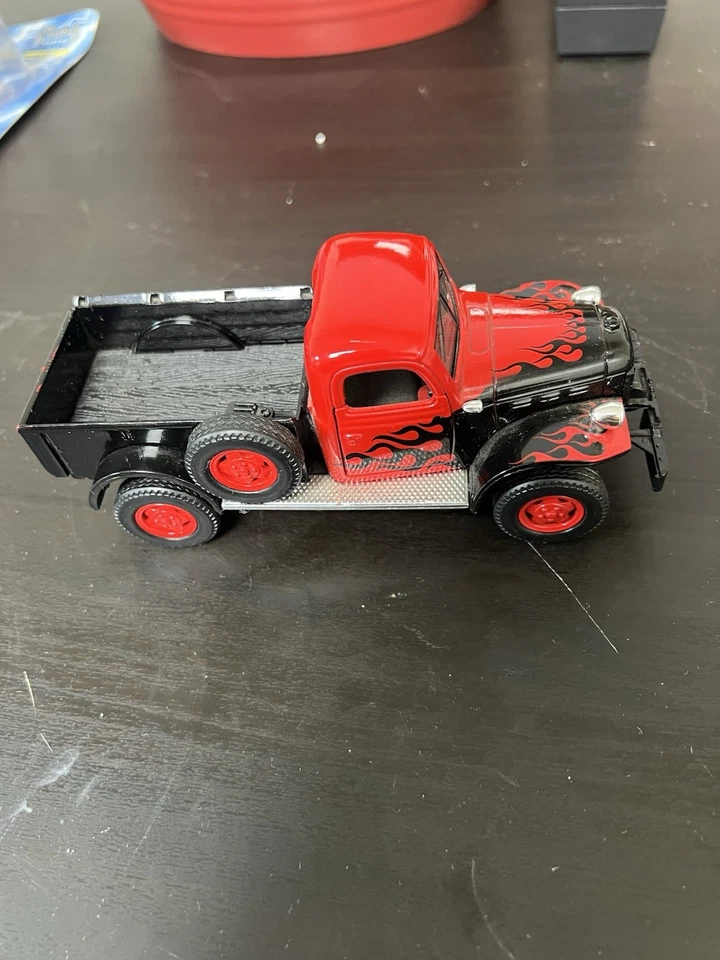 Dodge Power Wagon 1946 fundido a presión escala I/32  Foto 2 de 4