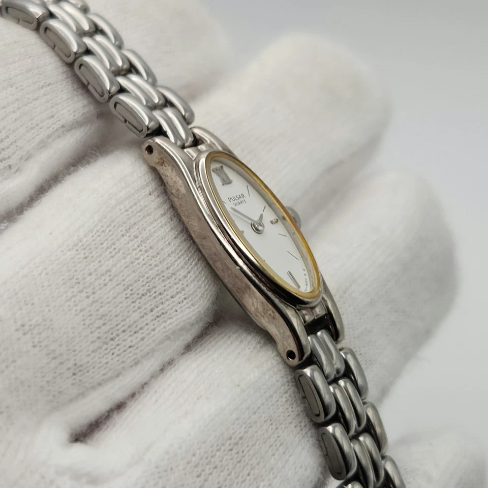 Pulsar V220-6190 Ladies Vintage Silver Tone Quartz Watch - FOR PARTS / REPAIR - Image 3 of 4