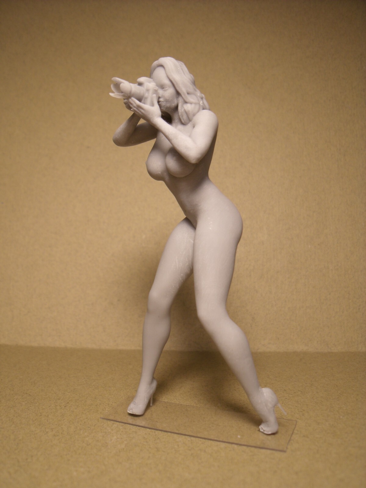 Figurine Elisabeth 1/18 Vroom en résine brute pour maquette Minichamps et Spark