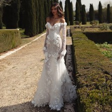 Graceful White Wedding Dress Floral Applique Long Sleeves With Deep V Neck Gowns