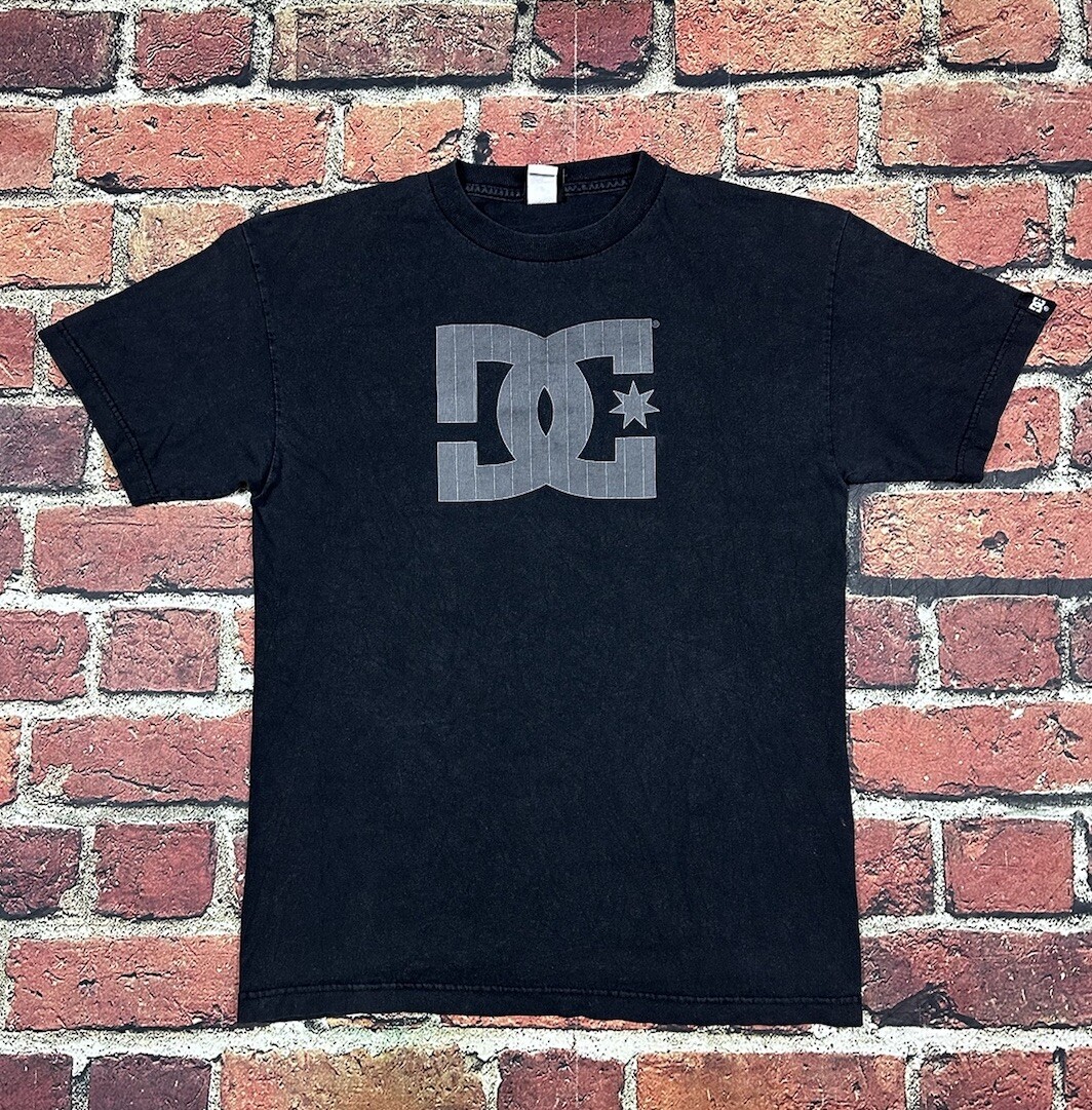 Vintage DC Shoes Logo Graphic T-shirt Skateboarding Cyber