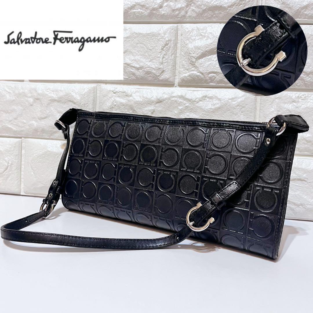 Ferragamo正規品/関税送料込み Gancini pouch bag Ferragamo正規品/関税送料込み Gancini Pouch Bag (FERRAGAMO