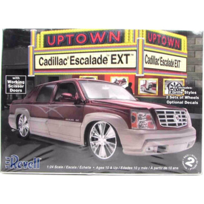 Revell 1/24　キャデラック Amazon.com: Revell 1:24 Cadillac Escalade Ext : Arte y Manualidades