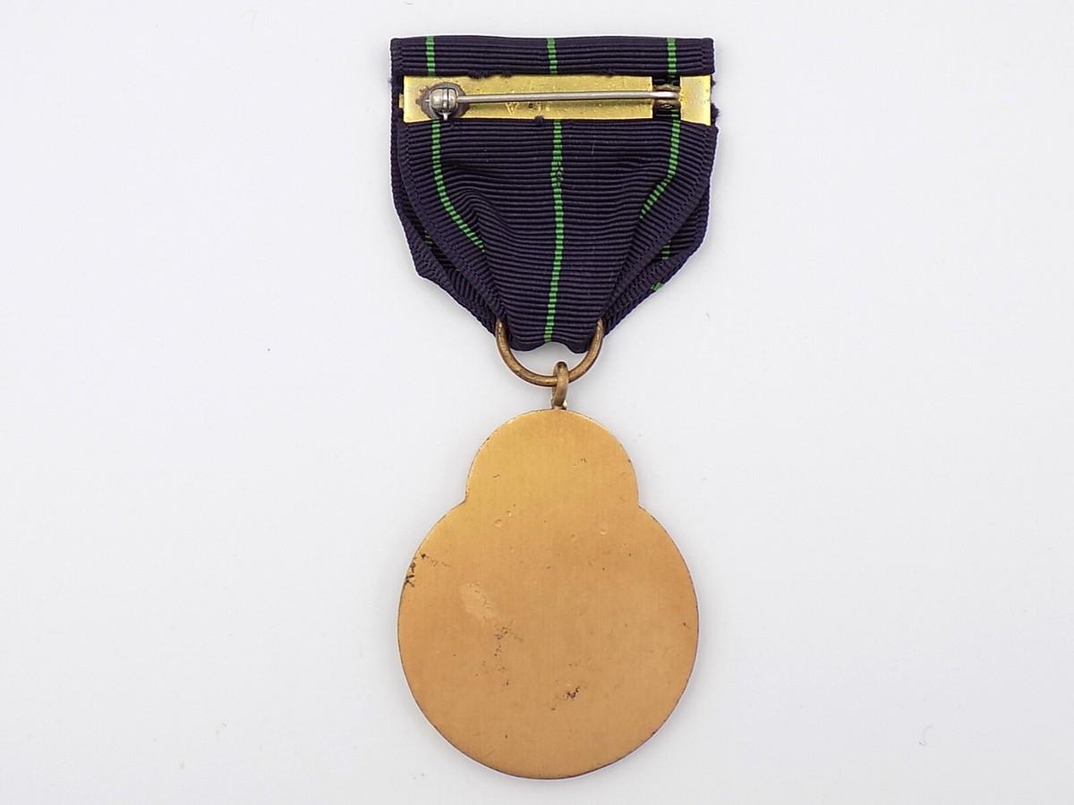 米海軍勲章 68 69 Expert Rifle.Pistol Medal 米海軍勲章 68 69 Expert Rifle.Pistol Medal Distinguished