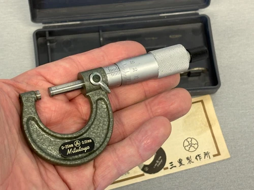 Mitutoyo 0-25 mm precision micrometer .001 mm precision with original box
