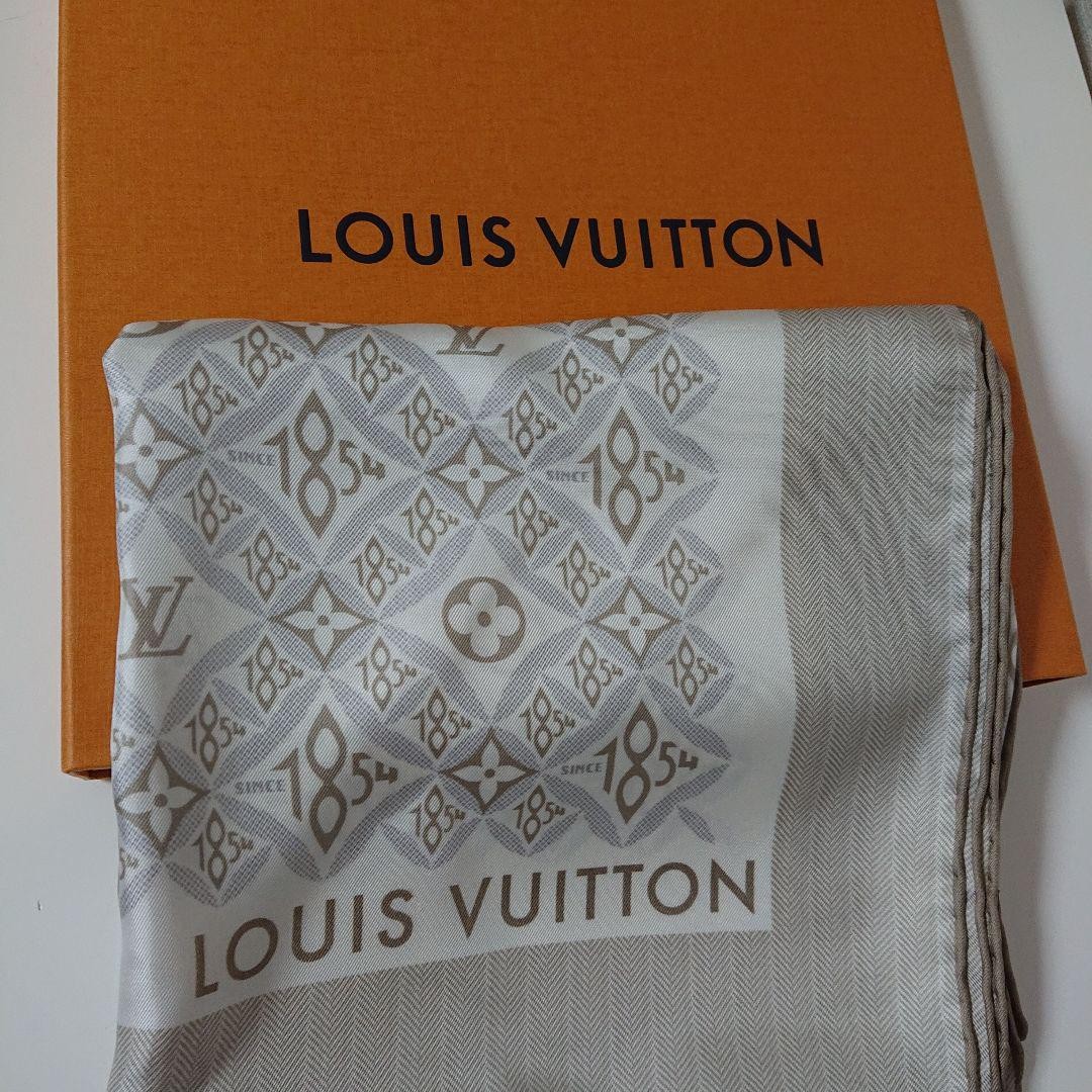 Louis Vuitton Pale Gold 35x35 Scarf Elegant Luxury Fashion Accessory