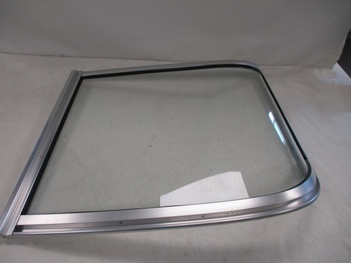 TAYLOR MADE CLEAR CURVED FRONT PORT GLASS WINDSHIELD 7721040017 BOAT