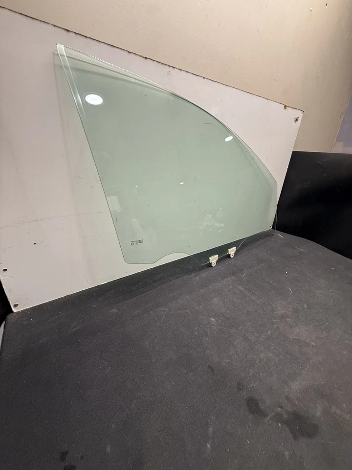 Nissan Versa 2007-2012 hatchback ventana puerta de vidrio lado del pasajero delantero derecho Foto 2 de 4