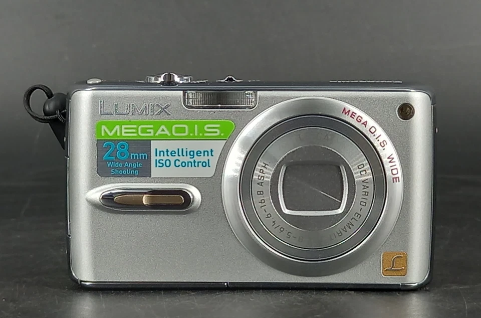 Panasonic Lumix DMC-FX07 silber Digitalkamera Kompaktkamera Foto OVP Speicherkar