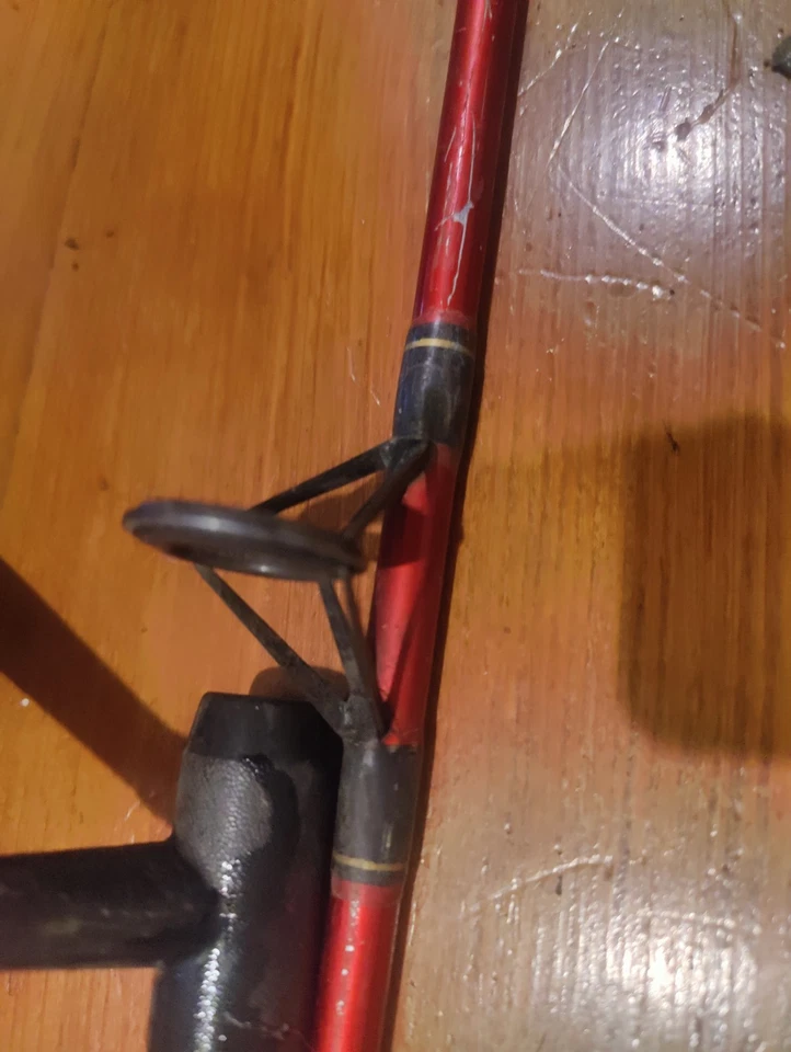 Carrete/pole de pesca Shakespeare Firebird 700 Big Fire Cmbo BWS 7’-6” 10-20 lb línea Foto 2 de 4