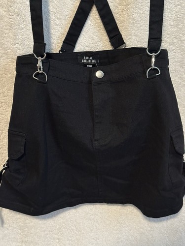 NWT Hot Topic Suspender Cargo Skirt Womens Small Black Gothic Grunge Trendy 90s - Picture 2 of 8