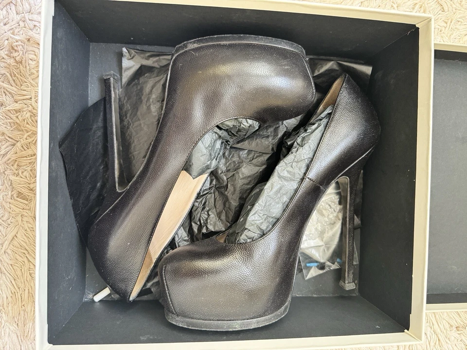 Bombas plataforma tribtoo de couro preto Yves Saint Laurent tamanho 8 EUA - Imagem 2 de 4