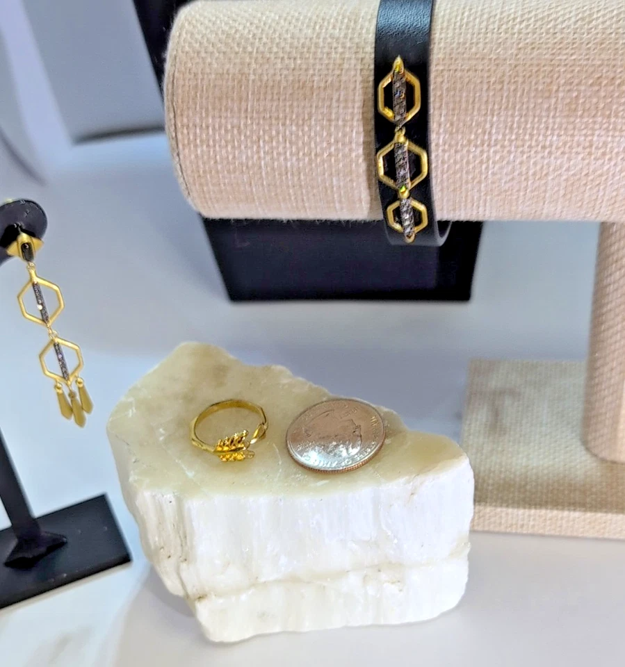 Pulsera de cuero Stella & Dot Terra | Pendientes | Anillo de plumas conjunto de 3 piezas cristales Foto 3 de 4