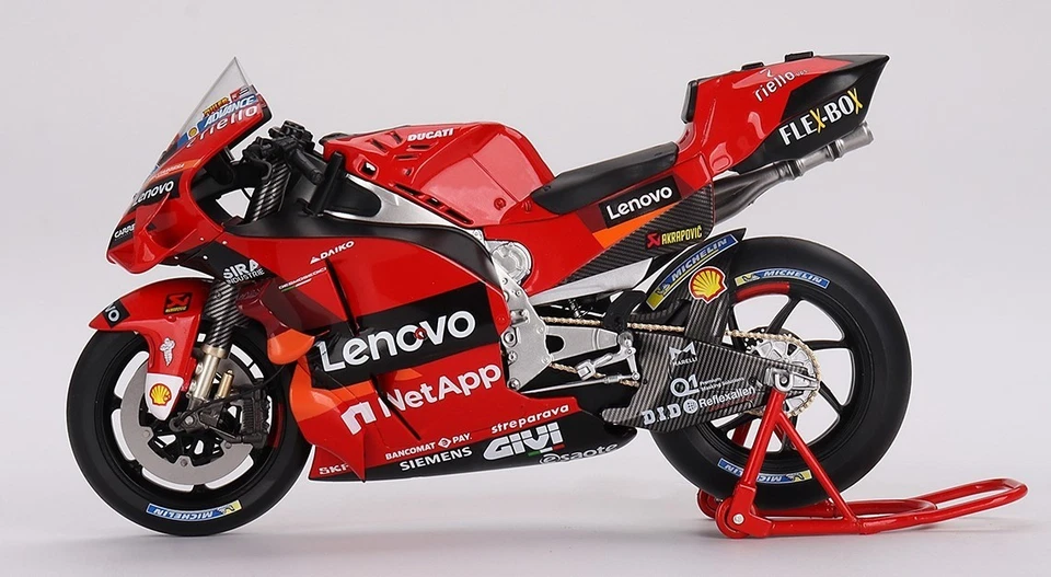 Ducati Desmosedici GP22 #43 2022 Presentación en escala 1:12 Foto 3 de 4