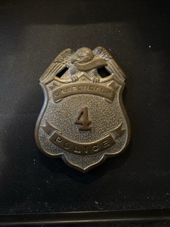 Distintivo polizia vintage OBSOLETO #4 Carbondale PA con pulsante mostrato