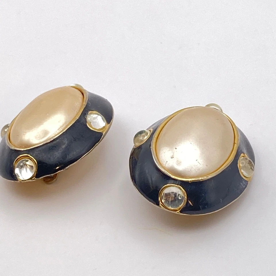 Pendientes de clip ovalados de colección de vidrio con perlas sintéticas esmaltadas CAROLEE firmados RAROS Foto 3 de 4