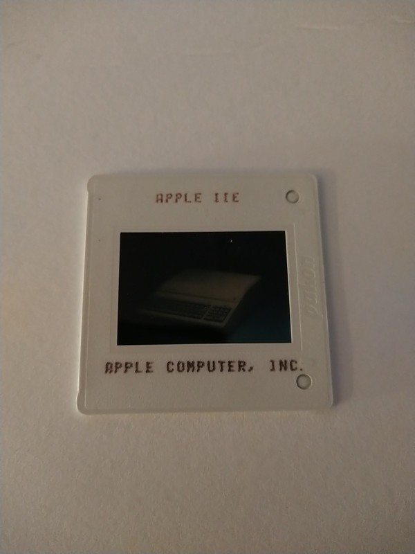 ITHistory (1986) APPLE PHOTO: Apple IIE (Apple 10th Anniversary)  OF
