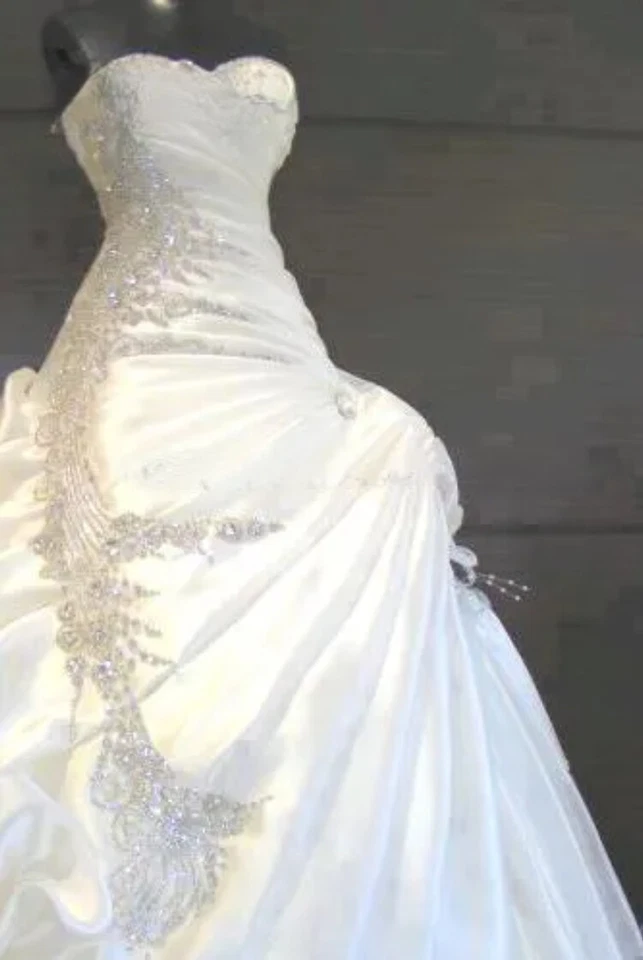 A-Line Sequin Beaded Wedding Dresses Ruffled Sweetheart Strapless Bridal Gowns - Image 2 of 4