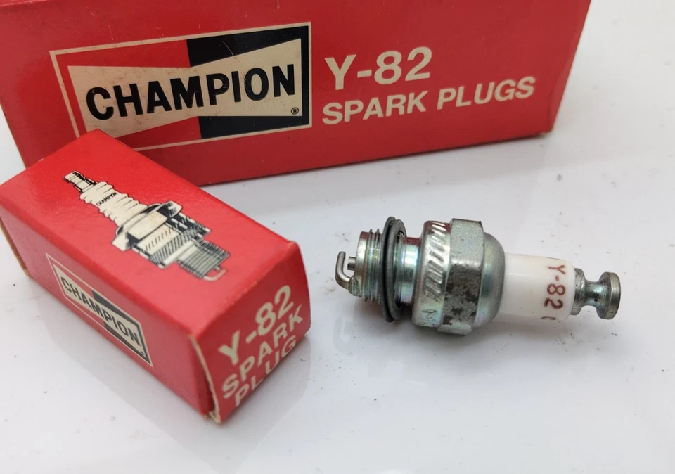 Champion Y82 Spark Plug For AC Plane Zenoah Titan G20ei G26 Stationery Machine  - Image 2 of 3