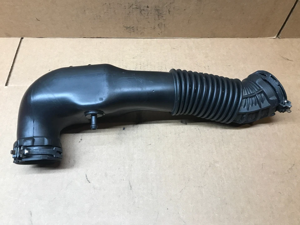 1997 Saturn SL1 1.9L engine air cleaner outlet duct intake hose tube 21006505 Foto 4 de 4